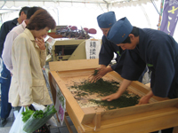 手もみ実演